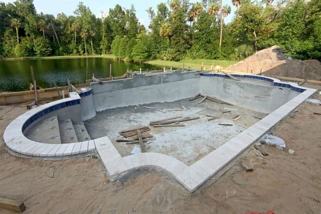 Фото бетонного бассейна