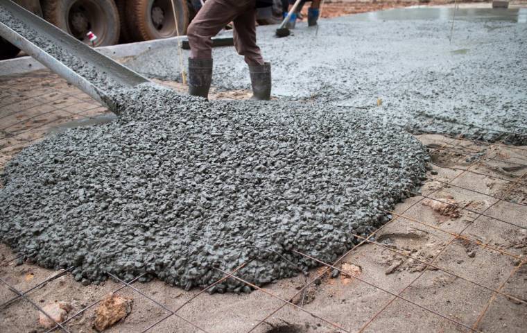 фото заливки бетоном М300 промышленного полав челябинске